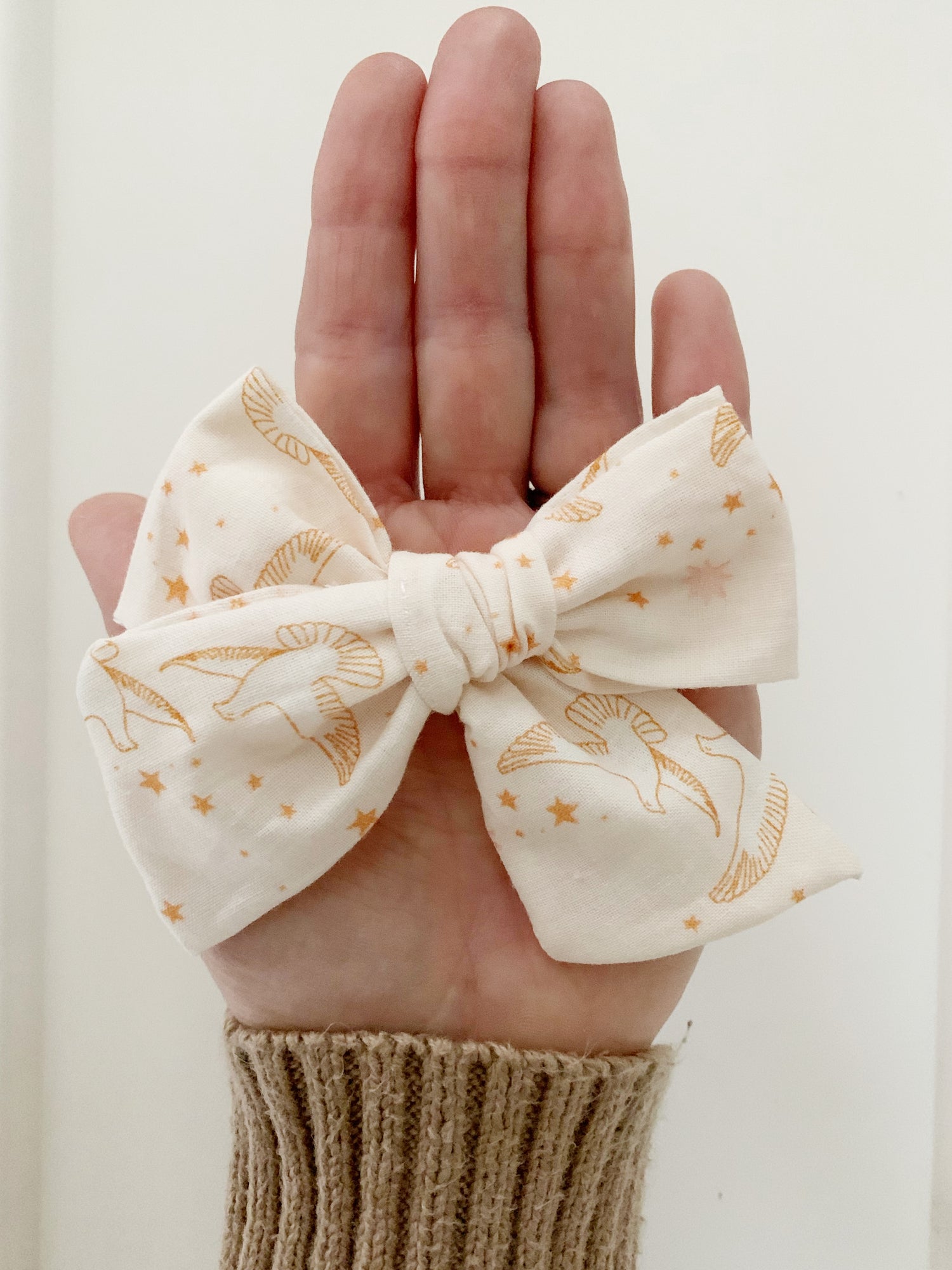 Turle Dove Cream Bow